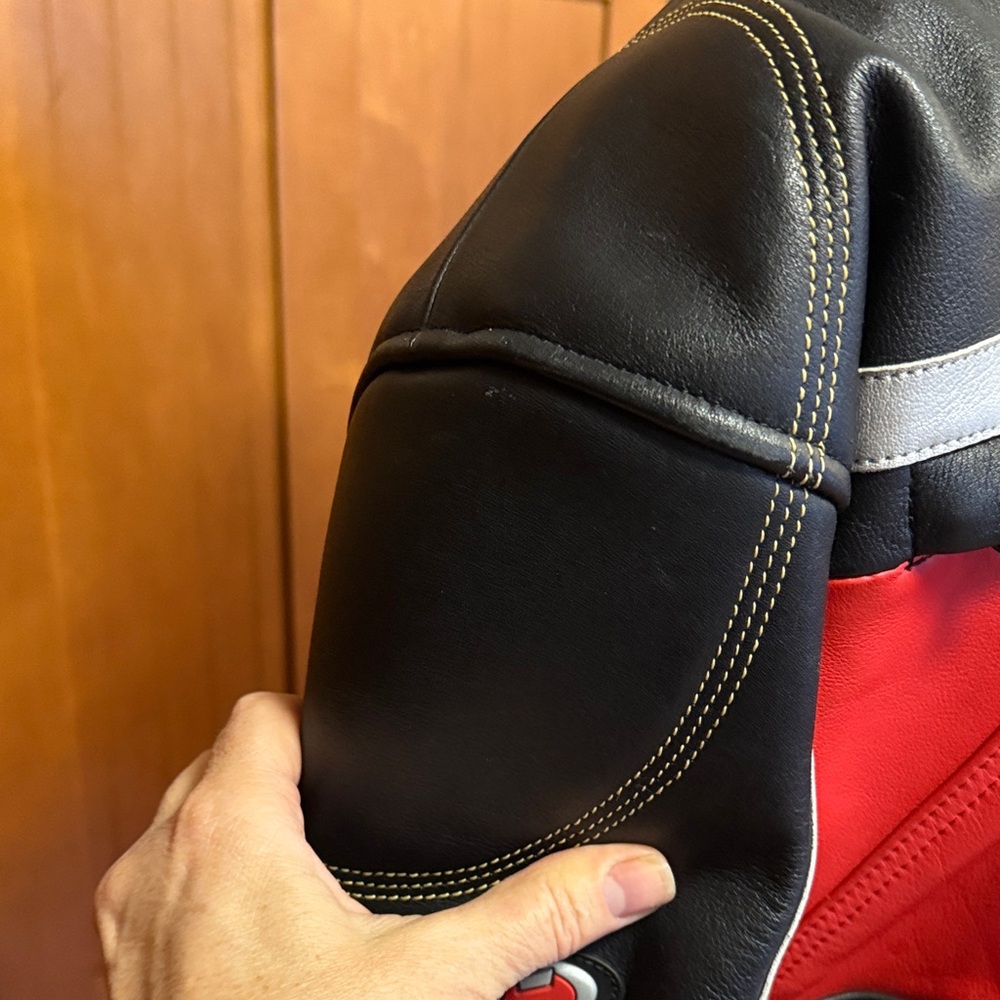 HJC professional Black and Red Leather Motorcycle Jacket. 48 - Picture 4 of 15